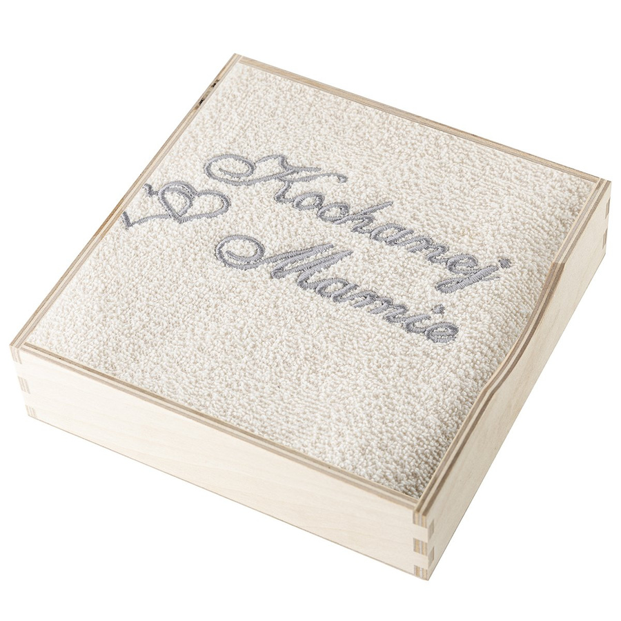 Ręcznik z dedykowanym haftem Kochanej Mamie Miss Lucy 50x90 cm kremowy